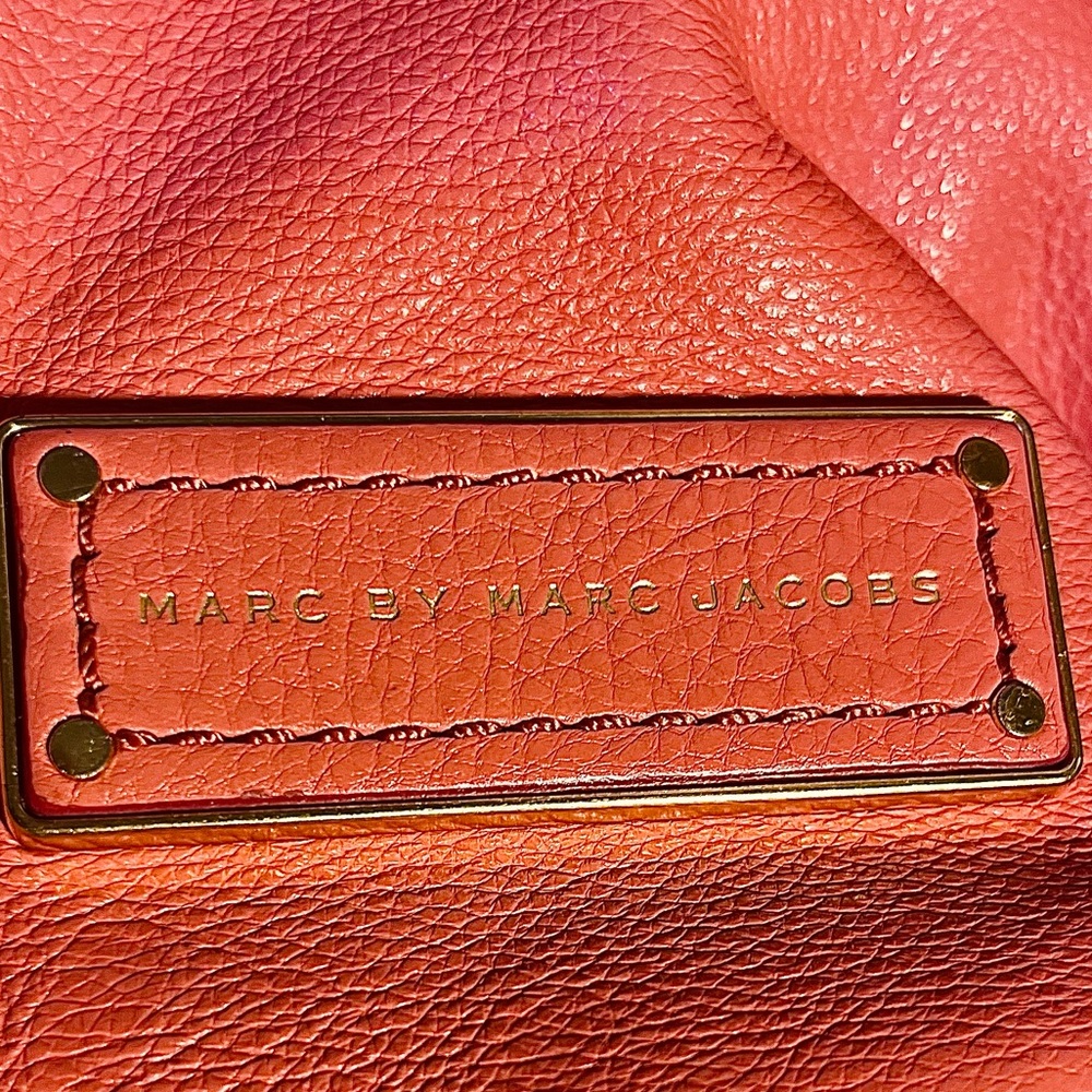 Elegant Marc Jacobs Coral Leather Shoulder Bag - Picture 2 of 13